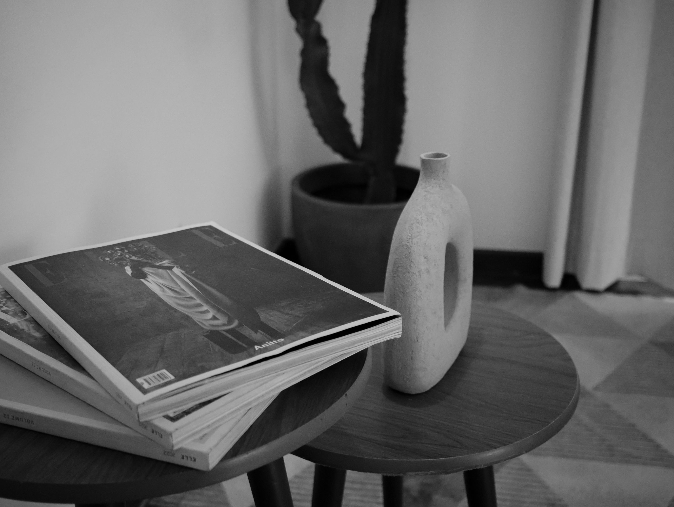 Mastering Monochrome Outfits For A Sophisticated Visual Impact