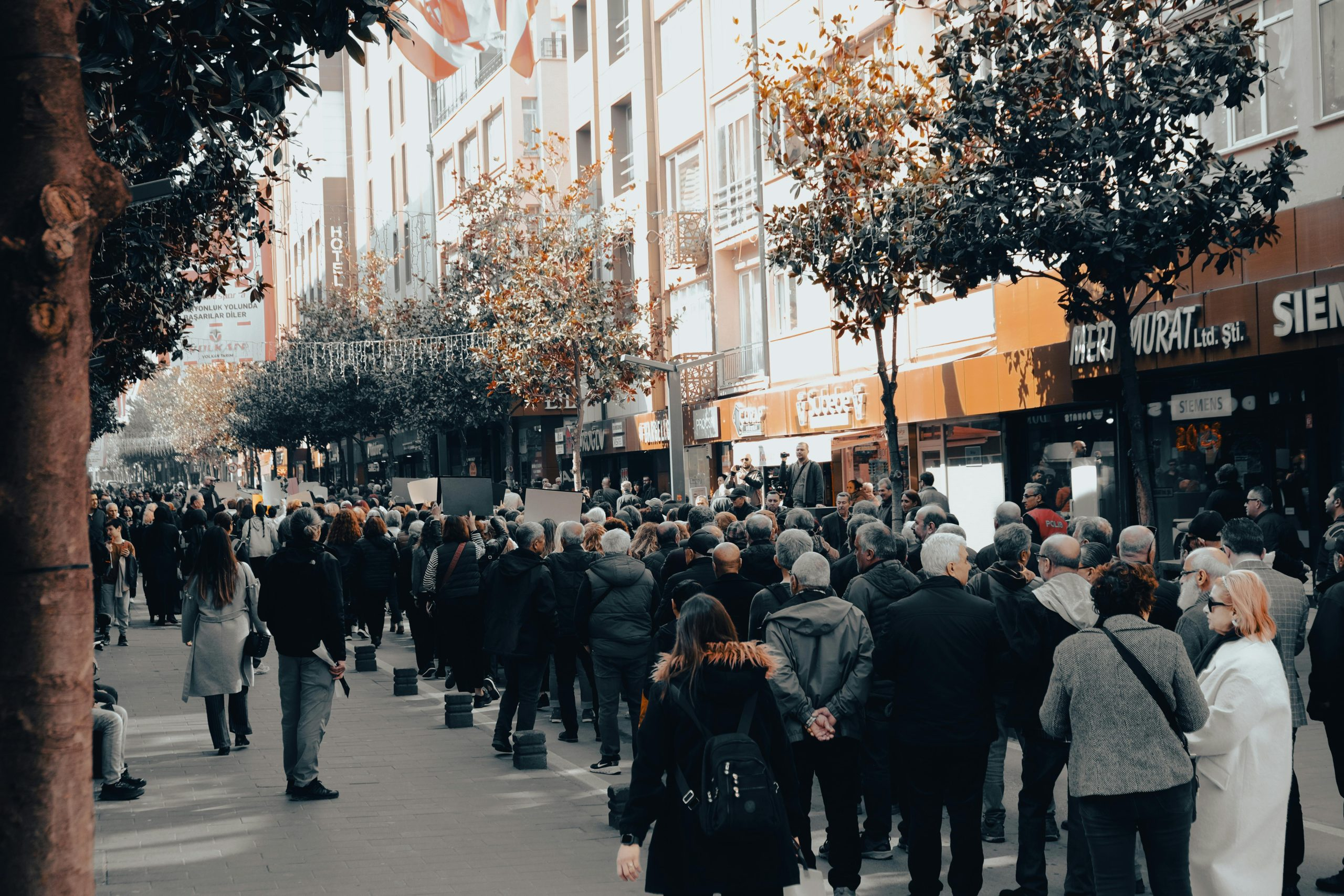 The Rise Of Pop Up Shops In Urban Retail Landscapes