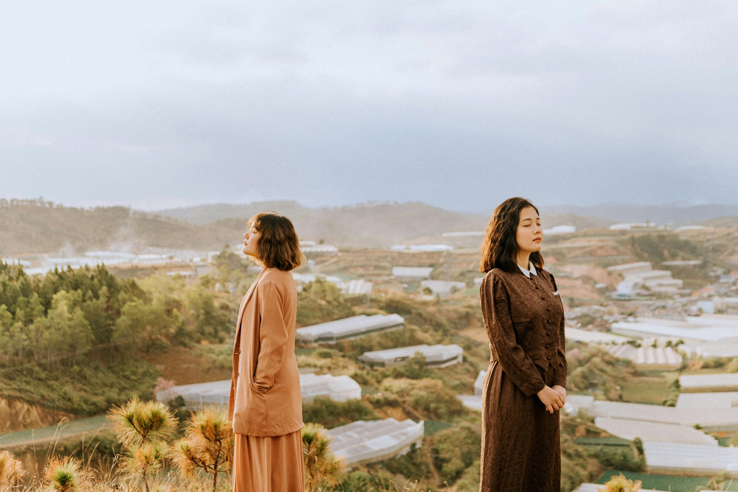 How To Dress For Outdoor Autumn Events Stylishly