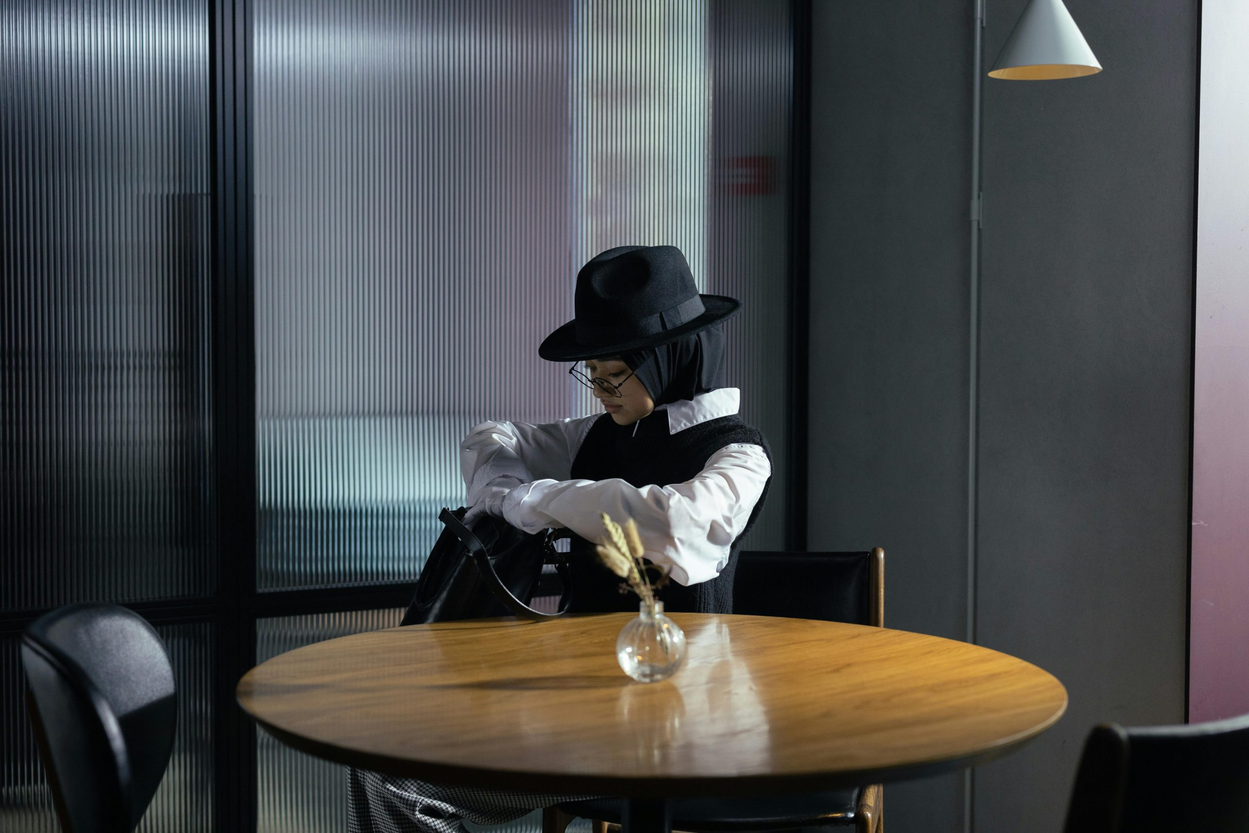 How To Incorporate Vintage Pieces Into Modern Outfits