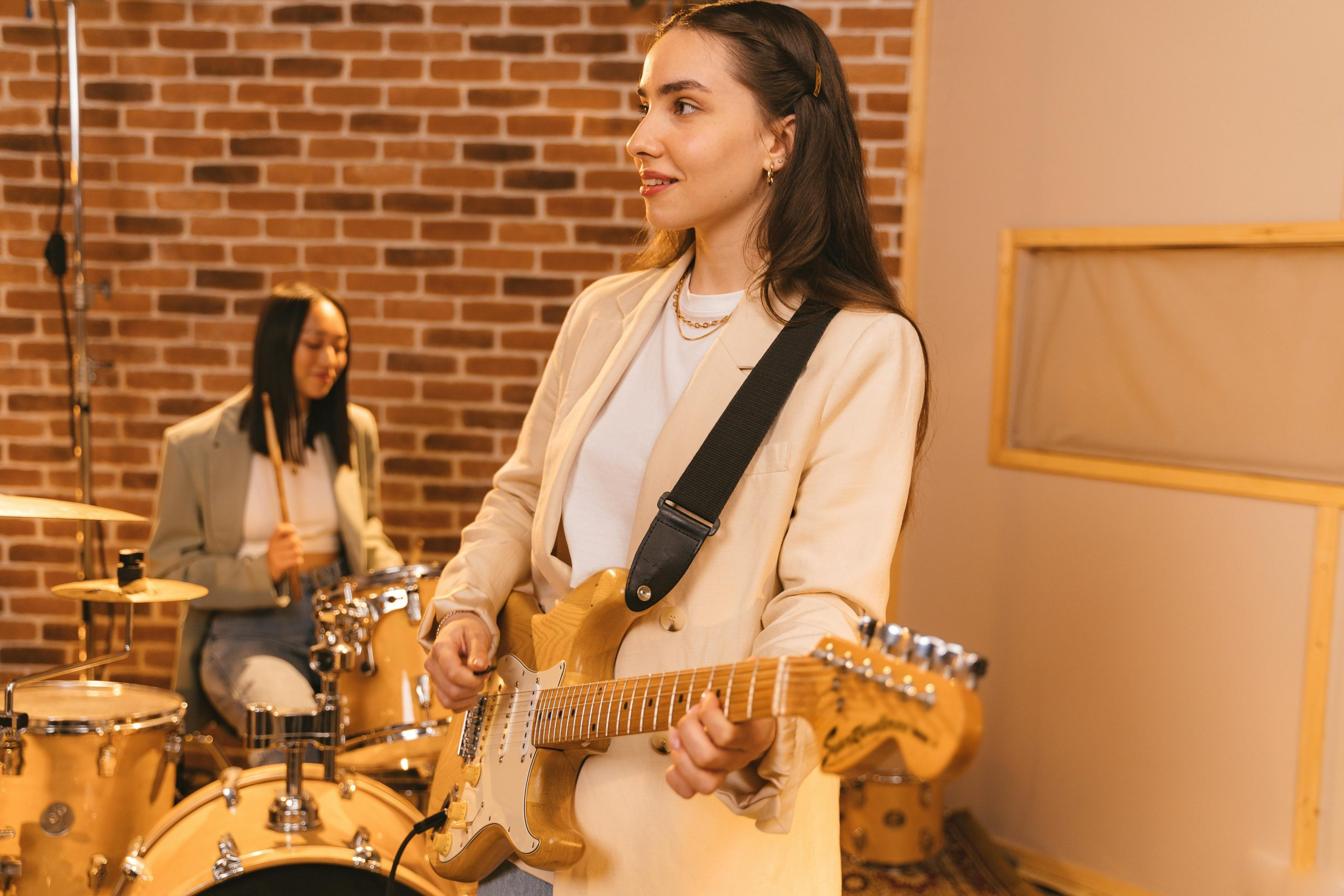 The Best Ways To Collaborate With Other Musicians Remotely