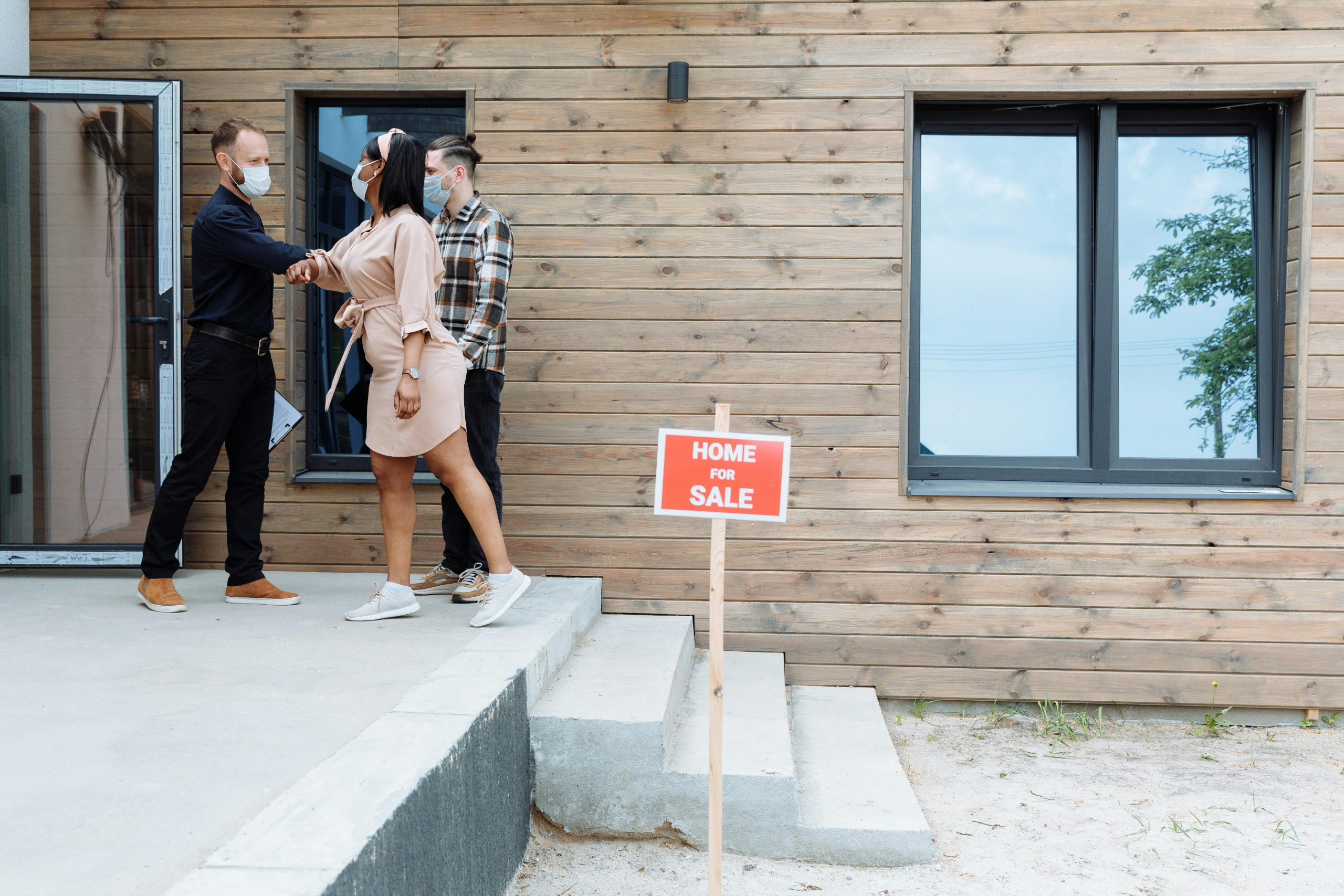 How To Score Great Deals At Estate Sales And Auctions